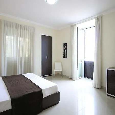 - Iap02369-dyb Apartment Gallipoli