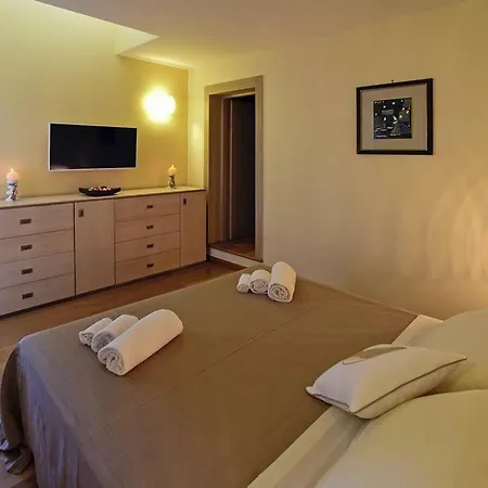 - Iap02369-dyb Apartment